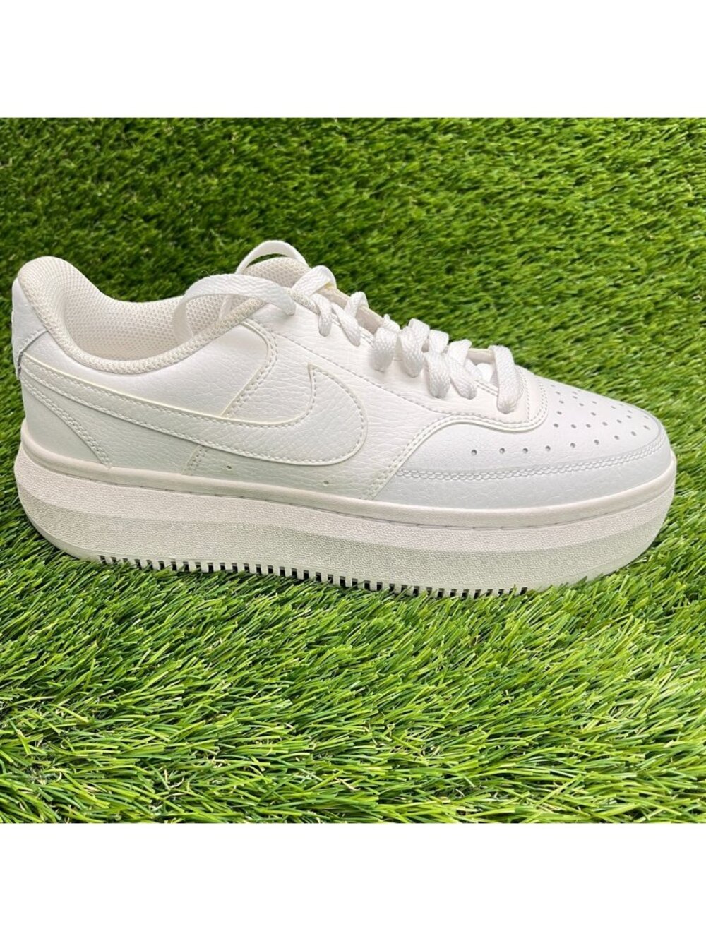 Nike Court Vision Alta Womens Size 9 White Athletic Lifestyle Shoes Sneakers